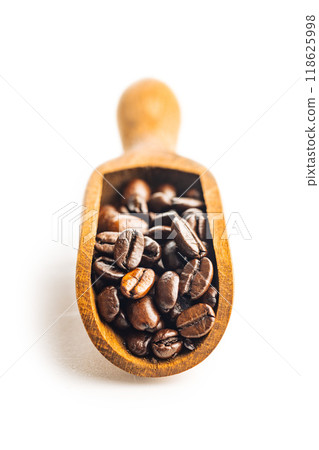 Roasted coffee beans in wooden scoop isolated on white background. 118625998