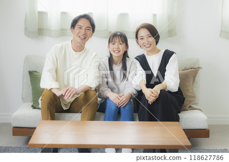 一家人的有趣形象 118627786