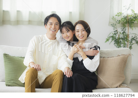 一家人的有趣形象 一家人的有趣形象 118627794