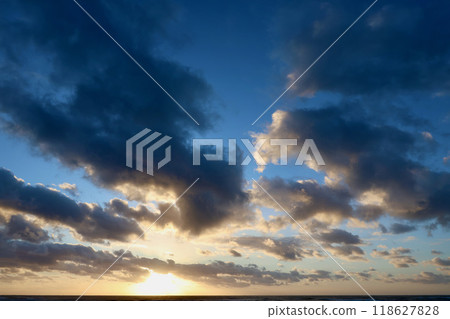 Beautiful sunrise sky, Ibaraki Prefecture 118627828