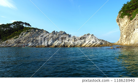 Jodogahama Beach as seen from a boat 118628940