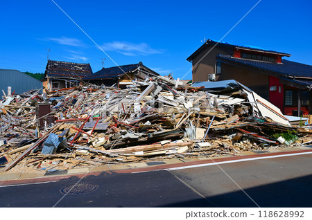 能登半島地震 - 震後商店街穴水町 能登半島地震 - 震後商店街穴水町 118628992
