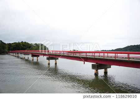 View of Fukuura Island from Fukuura Bridge in Matsushima Town, Miyagi Prefecture 118629010