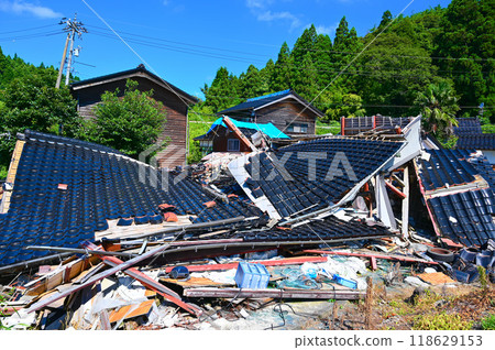 Noto Peninsula Earthquake: Damaged houses after the earthquake in Anamizu Town Noto Peninsula Earthquake: Damaged houses after the earthquake in Anamizu Town 118629153