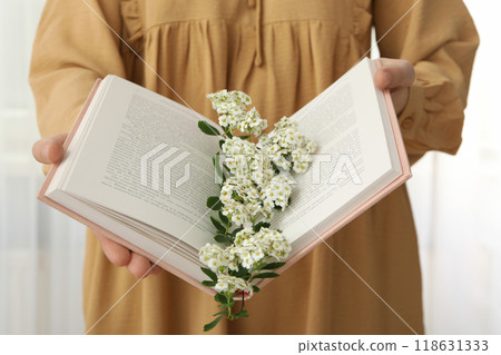 Aesthetics of books with flowers on a light background. 118631333