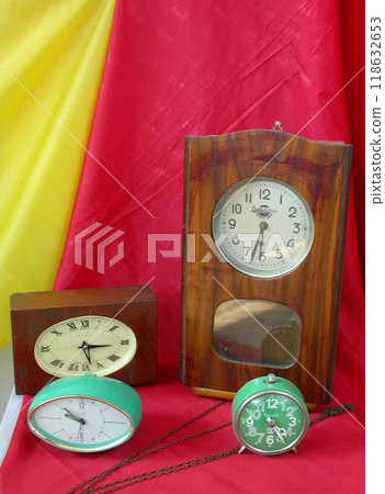 Antique table clock isolated on white background Antique table clock isolated on white background 118632653
