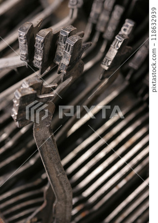 Old antique mechanical vintage typewriter 118632939