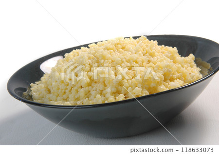 groats in plate on white 118633073