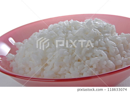 groats in plate on white 118633074
