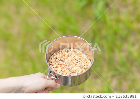 戶外煙燻薯片圖片(照片素材) 戶外煙燻薯片圖片(照片素材) 118633981