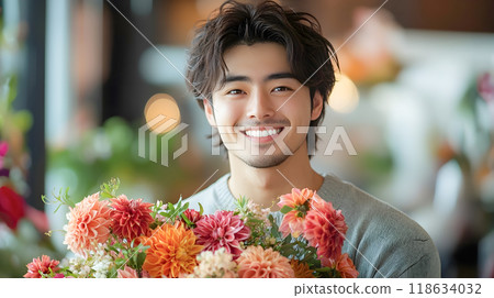 A young man with a refreshing smile holding a bouquet of flowers 118634032