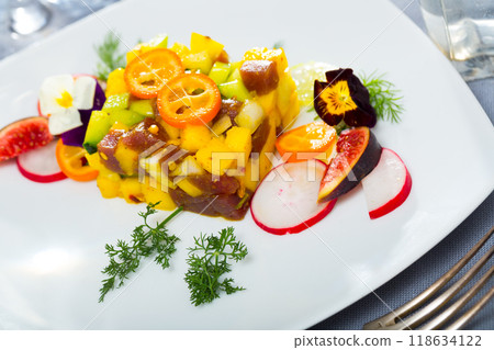Raw tuna tartare with mango and avocado 118634122