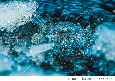 Cold ice and water close-up 118634682