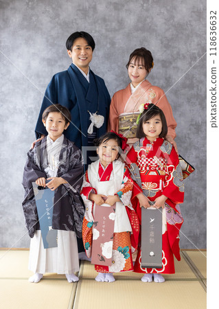 七五山一家人的照片 118636632