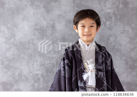 穿著和服的 5 歲男孩 穿著和服的 5 歲男孩 118636636