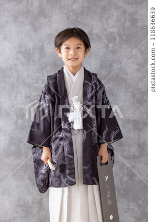 穿著和服的 5 歲男孩 穿著和服的 5 歲男孩 118636639