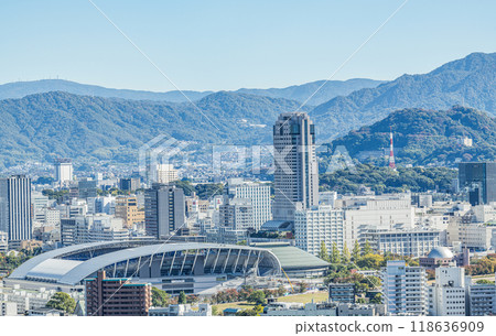 廣島縣廣島市：廣島市中心足球場「和平之翼廣島」周圍的街景 118636909