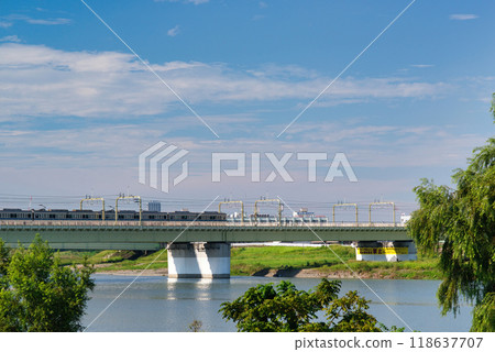 Noborito: A view of the Odakyu Line from the Tama River bank 118637707