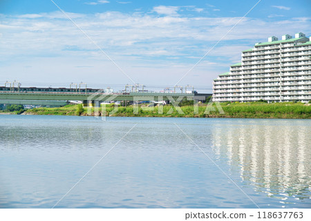 從多摩川河岸看到的小田急線登戶風景 從多摩川河岸看到的小田急線登戶風景 118637763
