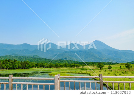 Walk around the spectacular Shiretoko Five Lakes 118637933