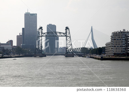 The Lift connecting North Island and the south of Rotterdam 118638368