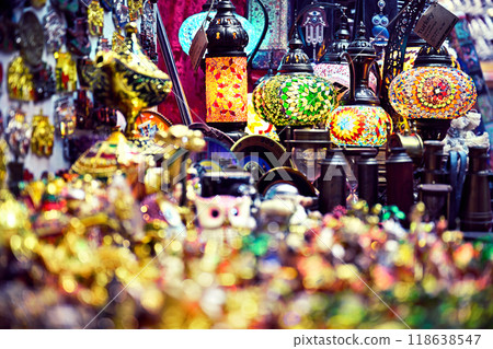 中東阿曼首都馬斯喀特露天市場的一家雜貨店。 118638547