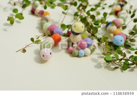 New Year's material: snake made from wool felt ball 118638939