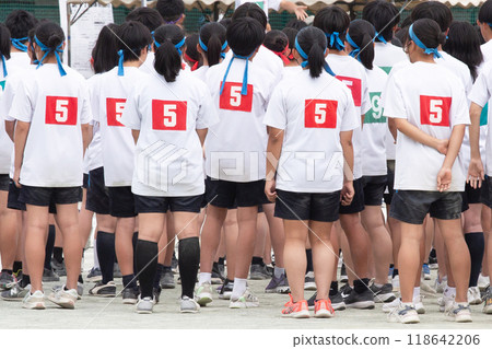 Back view of junior high school students wearing gym clothes gathering on the grounds Sports festival 118642206
