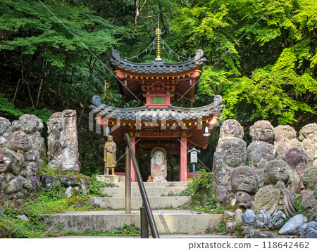 Tahoto Pagoda at Otagi Nenbutsu Temple in Saga-Arashiyama, Kyoto Tahoto Pagoda at Otagi Nenbutsu Temple in Saga-Arashiyama, Kyoto 118642462