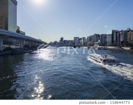 Sumida River and streetscape (near Asakusa) Sumida River and streetscape (near Asakusa) 118644773