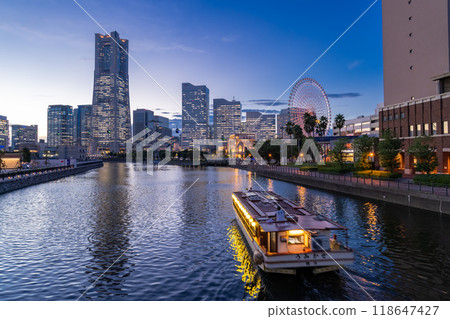 <Kanagawa Prefecture> Night view from Bankokubashi Bridge in Yokohama Minato Mirai <Kanagawa Prefecture> Night view from Bankokubashi Bridge in Yokohama Minato Mirai 118647427