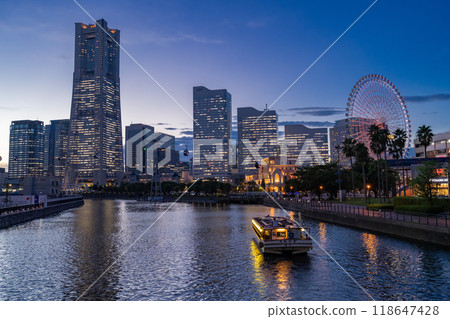 <Kanagawa Prefecture> Night view from Bankokubashi Bridge in Yokohama Minato Mirai 118647428