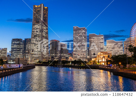 <Kanagawa Prefecture> Night view from Bankokubashi Bridge in Yokohama Minato Mirai <Kanagawa Prefecture> Night view from Bankokubashi Bridge in Yokohama Minato Mirai 118647432