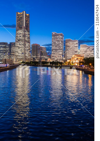 <Kanagawa Prefecture> Night view from Bankokubashi Bridge in Yokohama Minato Mirai <Kanagawa Prefecture> Night view from Bankokubashi Bridge in Yokohama Minato Mirai 118647434