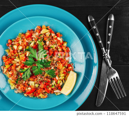 Turkish coban salad with lemon and pita bread on turquoise plate 118647591