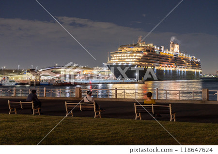 Kanagawa Prefecture: Night view of Osanbashi Pier and an anchored luxury cruise ship Kanagawa Prefecture: Night view of Osanbashi Pier and an anchored luxury cruise ship 118647624