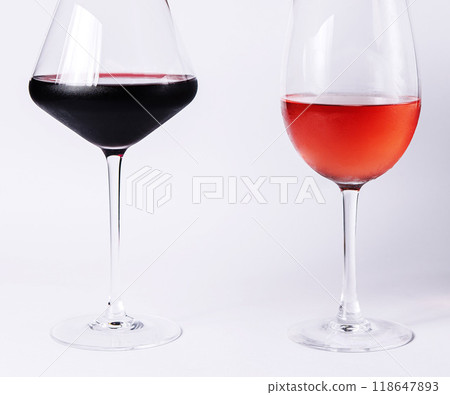 Two glasses showing the difference between red and rose wine 118647893