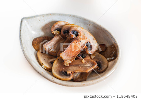 奶油炒棕蘑菇 118649402