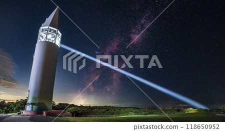 城島公園夜景：照亮大海的「粟崎燈塔」與「銀河」【神奈川縣三浦市】 118650952