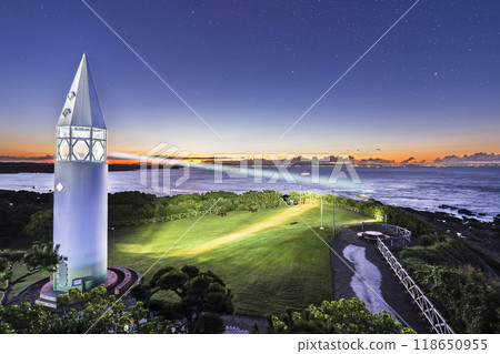 Night view of Kanagawa Prefectural Jogashima Park, the Awazaki Lighthouse and the starry sky [Miura City, Kanagawa Prefecture] 118650955