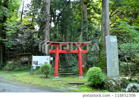 Monjudo and Suwa Shrine, historic sites in Izusawa, Ogano Town, Saitama Prefecture 118652306