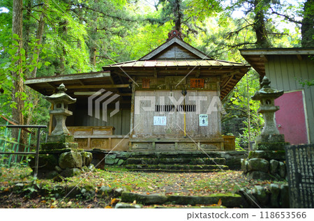 Monjudo and Suwa Shrine, historic sites in Izusawa, Ogano Town, Saitama Prefecture Monjudo and Suwa Shrine, historic sites in Izusawa, Ogano Town, Saitama Prefecture 118653566