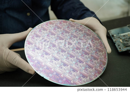Silicon wafer for manufacturing semiconductor of integrated circuit. 118653944