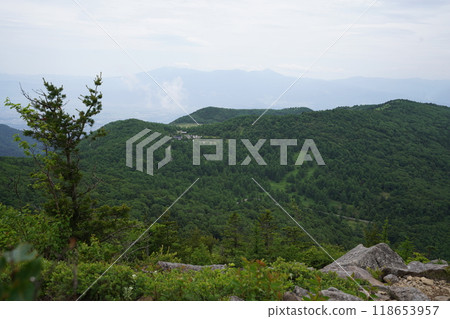 2024年7月6日,從西河登山頂附近眺望三方峰和方形的池塘 2024年7月6日,從西河登山頂附近眺望三方峰和方形的池塘 118653957