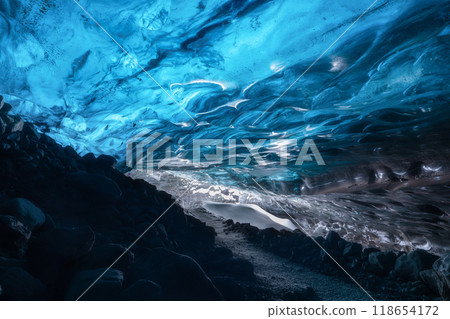 The Crystal ice cave in Iceland. Scandinavia. Vatnajokull National Park.  118654172