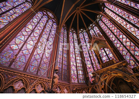 世界遺產聖禮拜堂的彩色玻璃 118654327