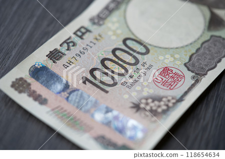 10,000 yen: Zoom-in on the 10,000 yen note 10,000 yen: Zoom-in on the 10,000 yen note 118654634