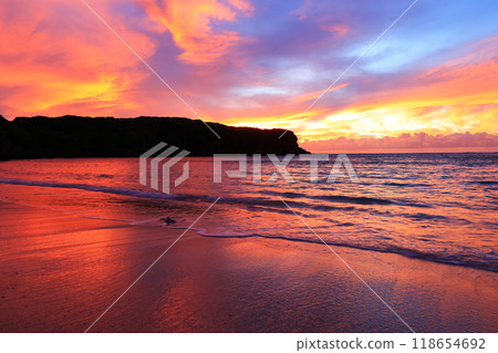 beautiful beach sunrise 118654692