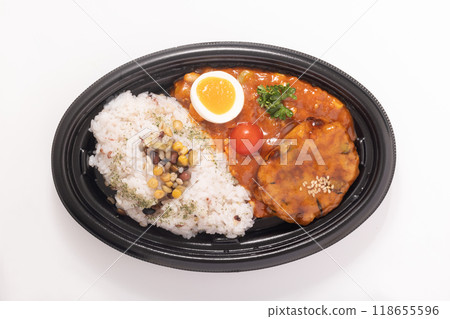 Chili con carne and tofu hamburger steak with 16 grain rice bento 118655596