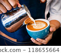 Latte Art Barista 118655664